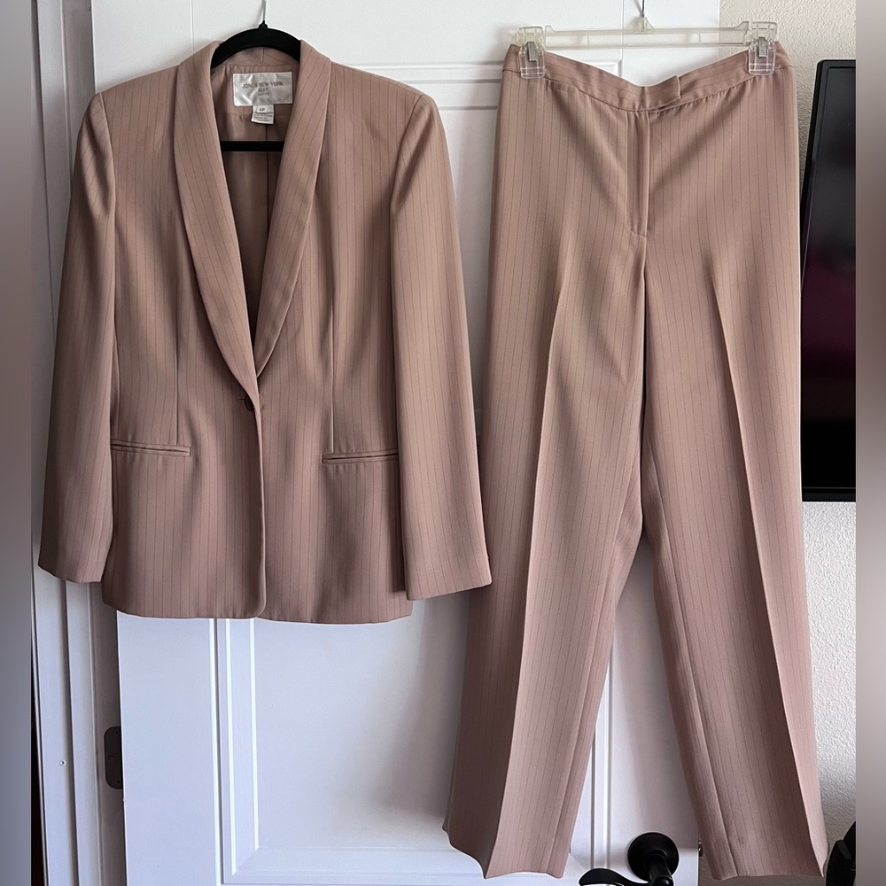 Jones New York Suit Petite One-Button Blazer. Size 6P, Tan with Black Stripes - Picture 3 of 16